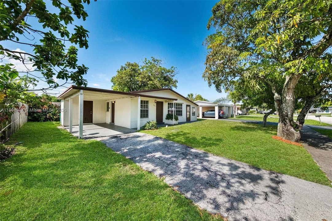 Недавно продано: $330,000 (3 спален, 1 ванн, 1008 Квадратных фут)