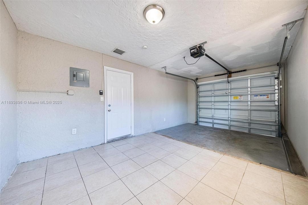 Recently Sold: $399,000 (3 beds, 2 baths, 1066 Square Feet)