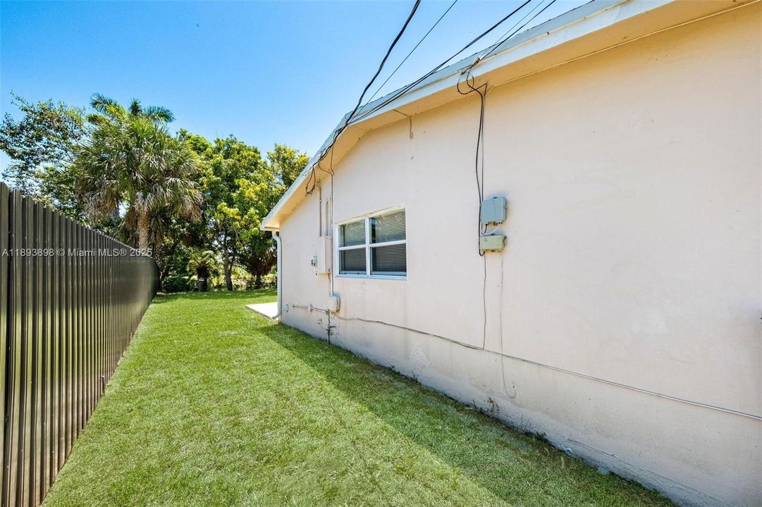 Recently Sold: $399,000 (3 beds, 2 baths, 1066 Square Feet)