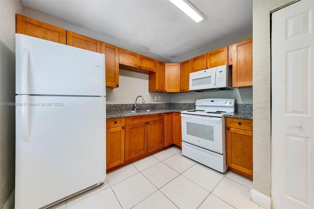 Recently Sold: $399,000 (3 beds, 2 baths, 1066 Square Feet)