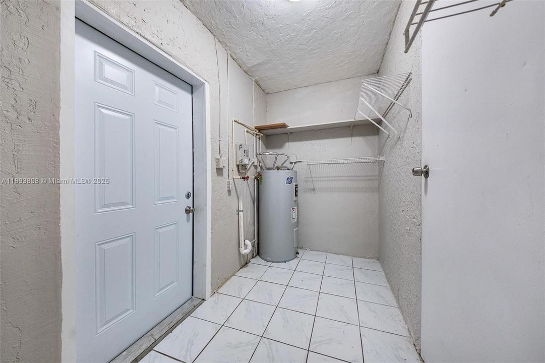 Recently Sold: $399,000 (3 beds, 2 baths, 1066 Square Feet)