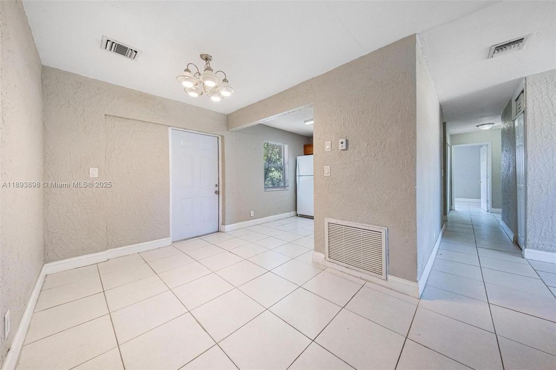 Recently Sold: $399,000 (3 beds, 2 baths, 1066 Square Feet)