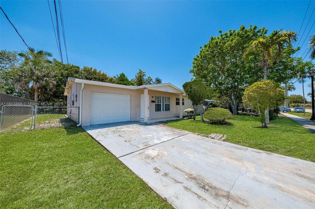 Recently Sold: $399,000 (3 beds, 2 baths, 1066 Square Feet)