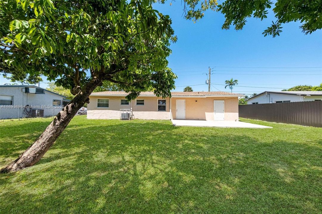 Recently Sold: $399,000 (3 beds, 2 baths, 1066 Square Feet)