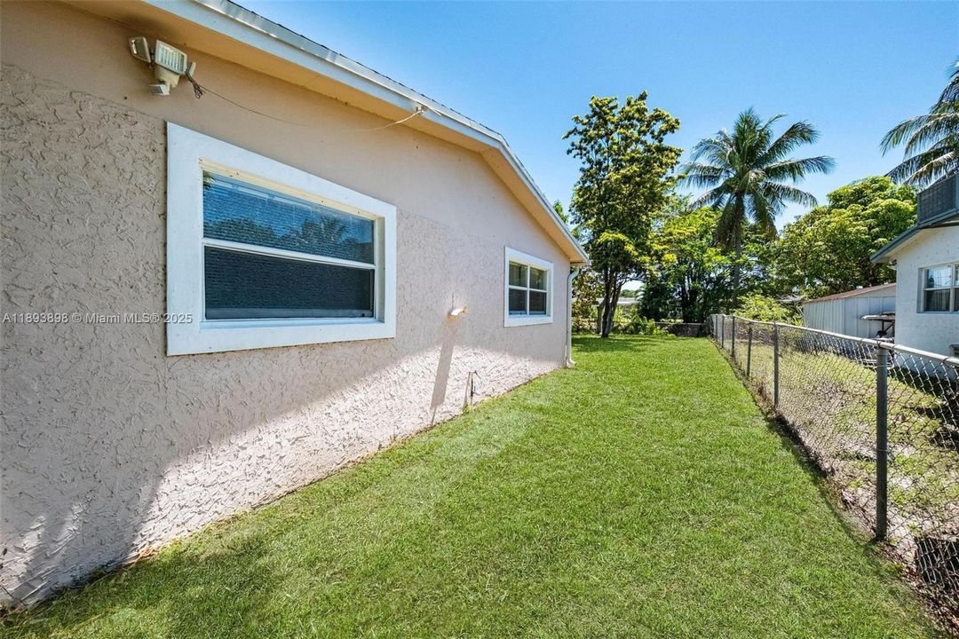 Recently Sold: $399,000 (3 beds, 2 baths, 1066 Square Feet)