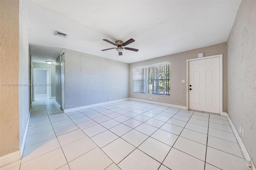 Recently Sold: $399,000 (3 beds, 2 baths, 1066 Square Feet)