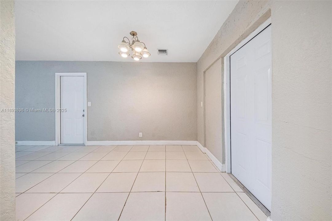 Recently Sold: $399,000 (3 beds, 2 baths, 1066 Square Feet)