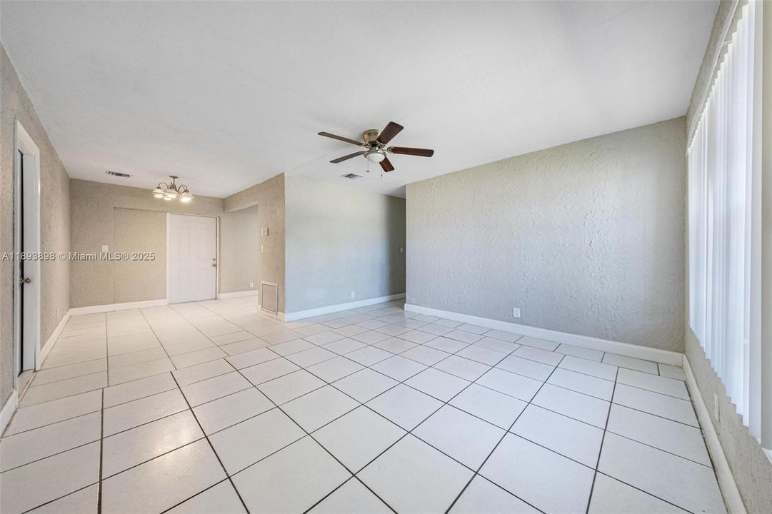 Recently Sold: $399,000 (3 beds, 2 baths, 1066 Square Feet)