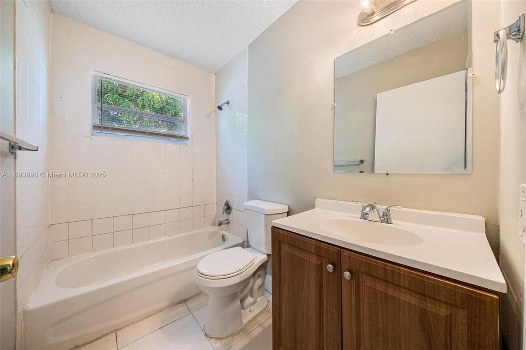 Recently Sold: $399,000 (3 beds, 2 baths, 1066 Square Feet)