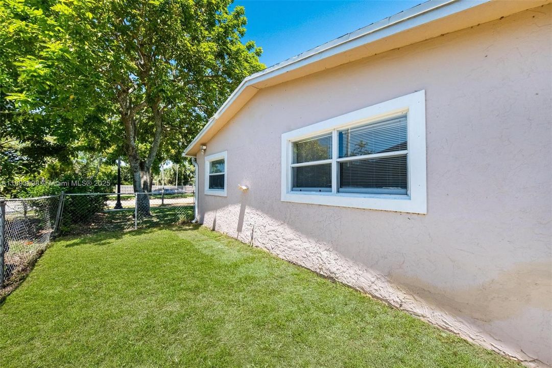 Recently Sold: $399,000 (3 beds, 2 baths, 1066 Square Feet)