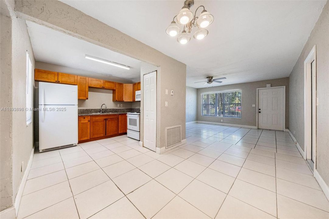 Recently Sold: $399,000 (3 beds, 2 baths, 1066 Square Feet)