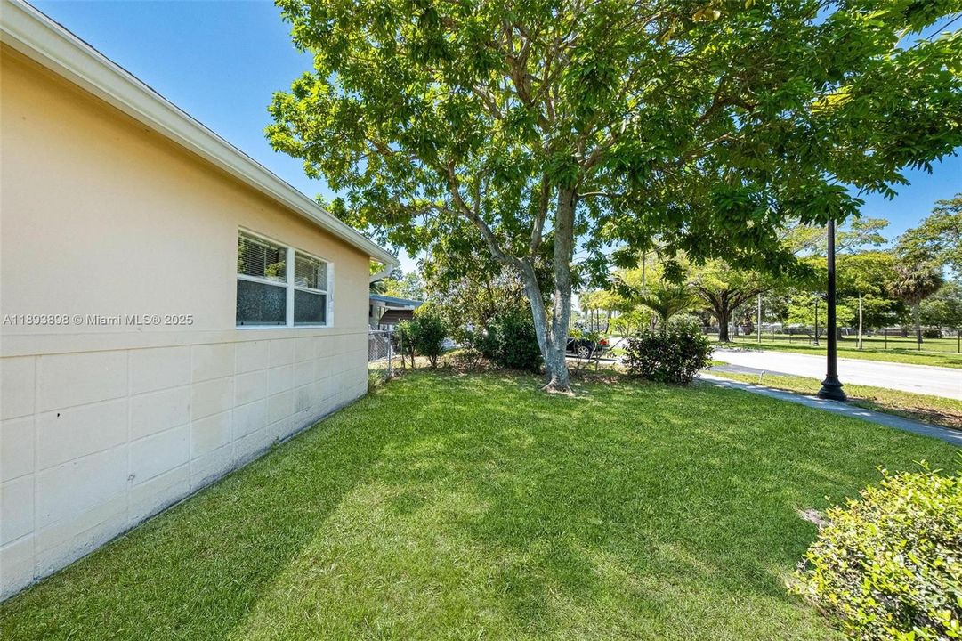 Recently Sold: $399,000 (3 beds, 2 baths, 1066 Square Feet)