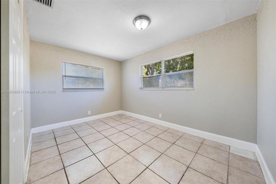 Recently Sold: $399,000 (3 beds, 2 baths, 1066 Square Feet)