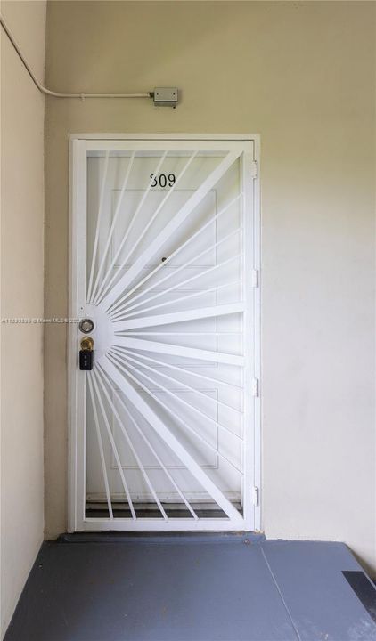 最近售出: $475,000 (2 贝兹, 1 浴室, 843 平方英尺)