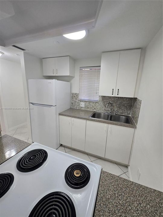 合同活跃: $1,700 (1 贝兹, 1 浴室, 660 平方英尺)