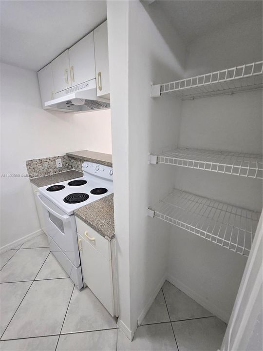 合同活跃: $1,700 (1 贝兹, 1 浴室, 660 平方英尺)