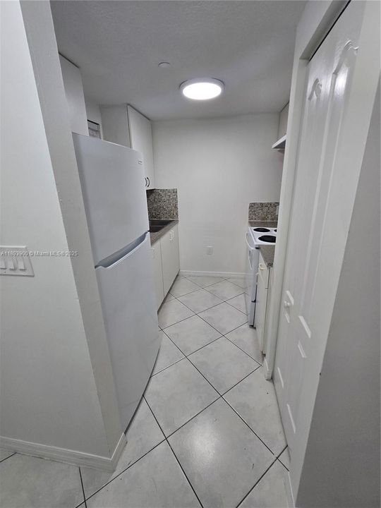 合同活跃: $1,700 (1 贝兹, 1 浴室, 660 平方英尺)