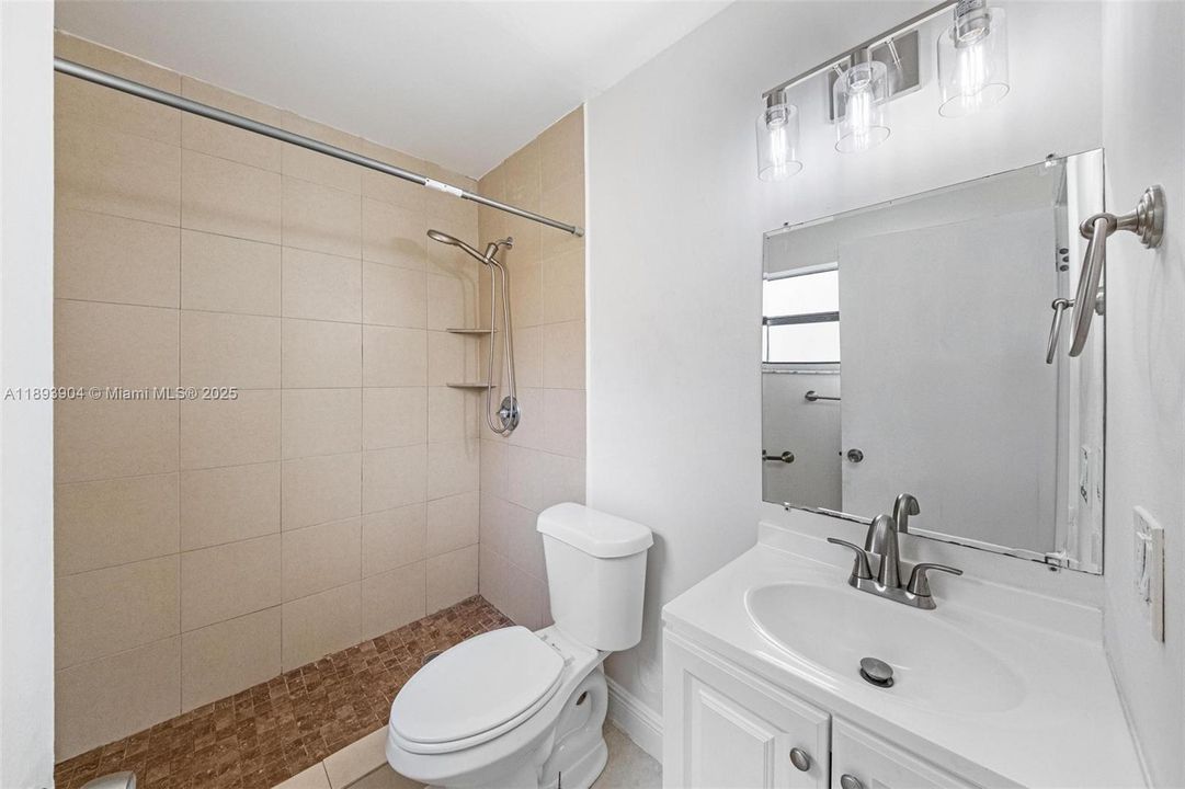 合同活跃: $412,000 (3 贝兹, 2 浴室, 1331 平方英尺)