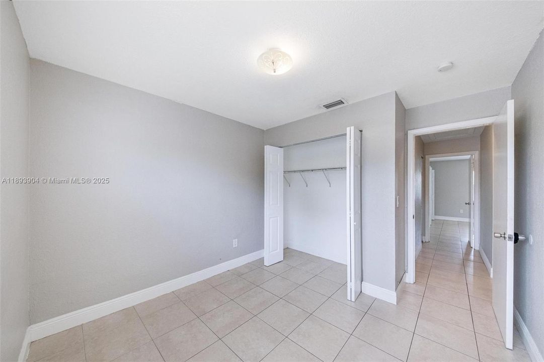 合同活跃: $412,000 (3 贝兹, 2 浴室, 1331 平方英尺)