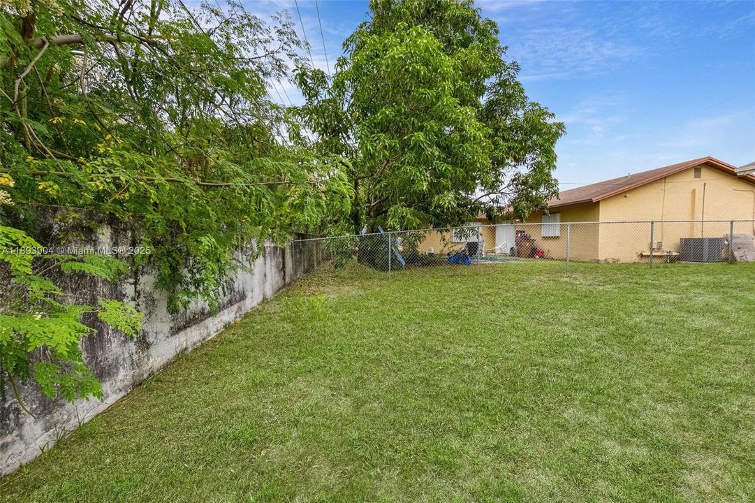 合同活跃: $412,000 (3 贝兹, 2 浴室, 1331 平方英尺)