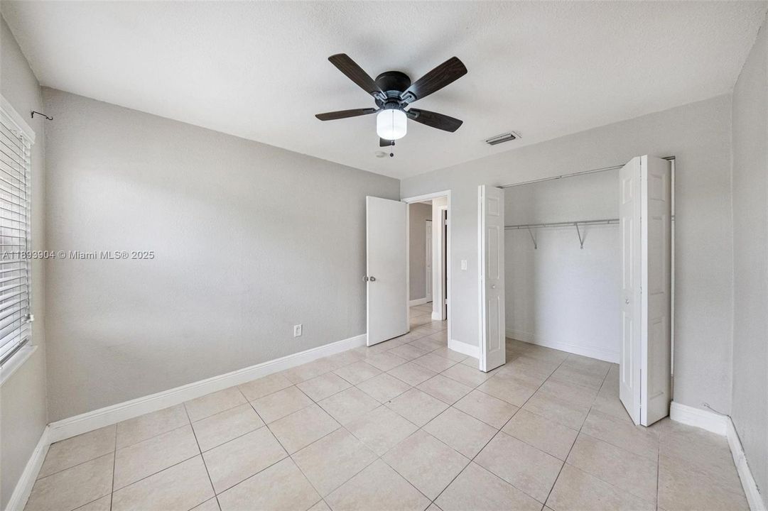 合同活跃: $412,000 (3 贝兹, 2 浴室, 1331 平方英尺)