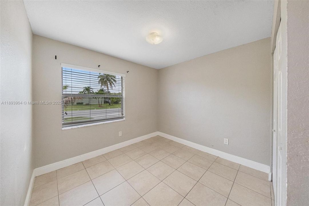 合同活跃: $412,000 (3 贝兹, 2 浴室, 1331 平方英尺)