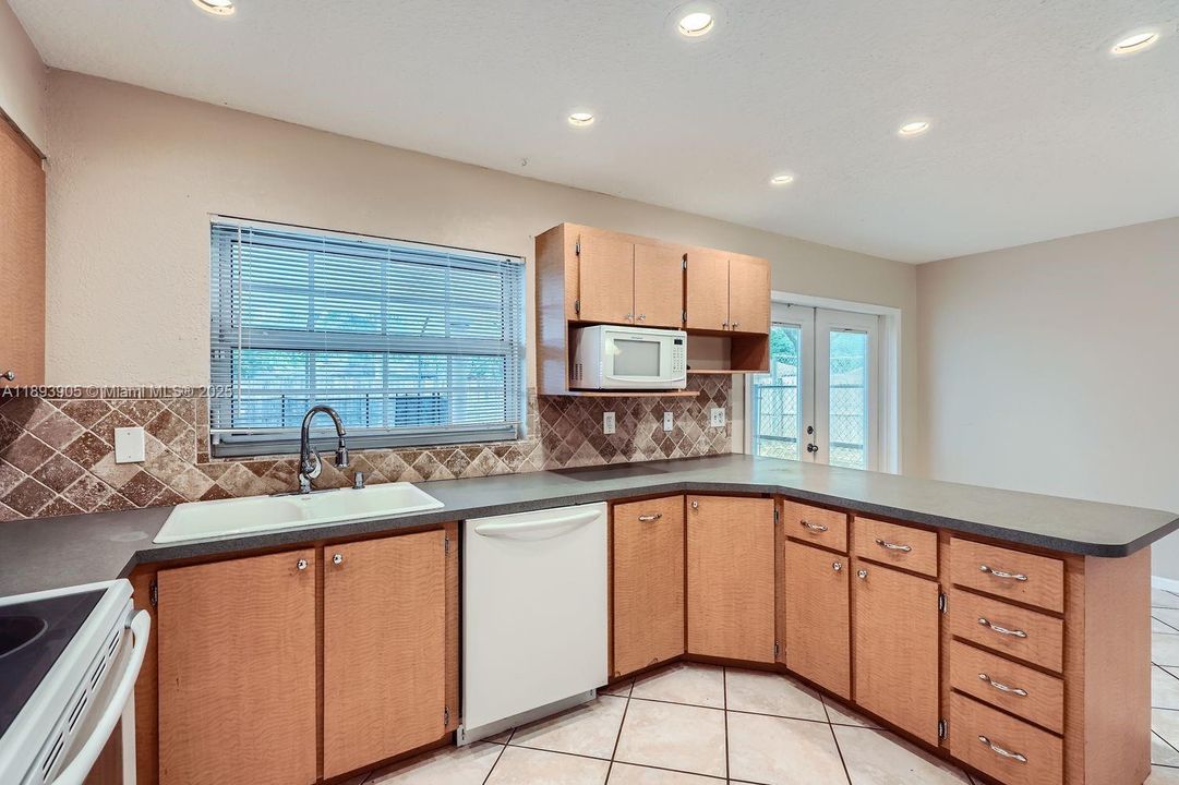 For Sale: $511,000 (3 beds, 2 baths, 1632 Square Feet)