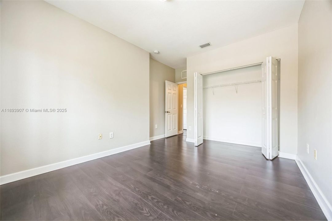 Под контрактом: $322,000 (3 спален, 2 ванн, 1560 Квадратных фут)