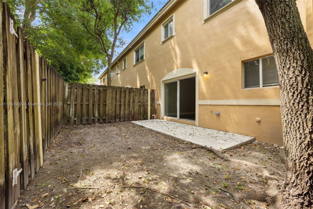 Под контрактом: $322,000 (3 спален, 2 ванн, 1560 Квадратных фут)