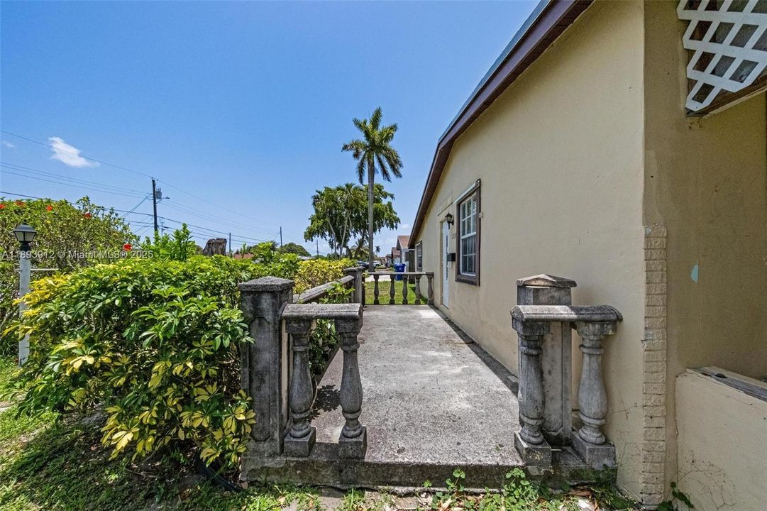 For Sale: $444,000 (3 beds, 2 baths, 1468 Square Feet)