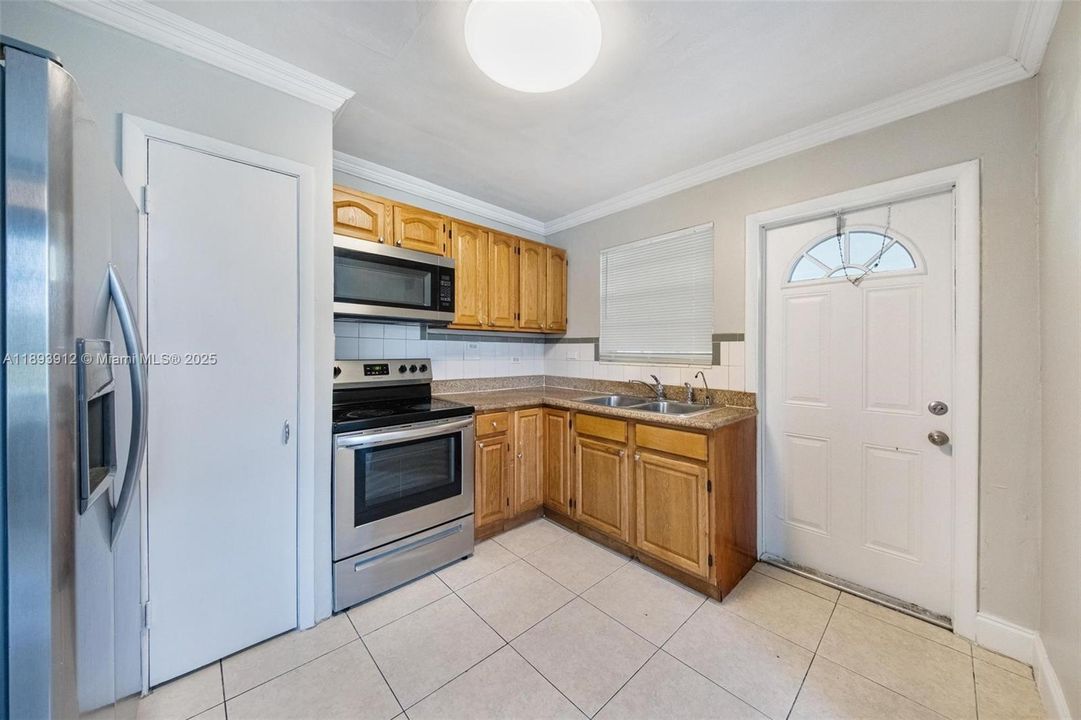 For Sale: $444,000 (3 beds, 2 baths, 1468 Square Feet)