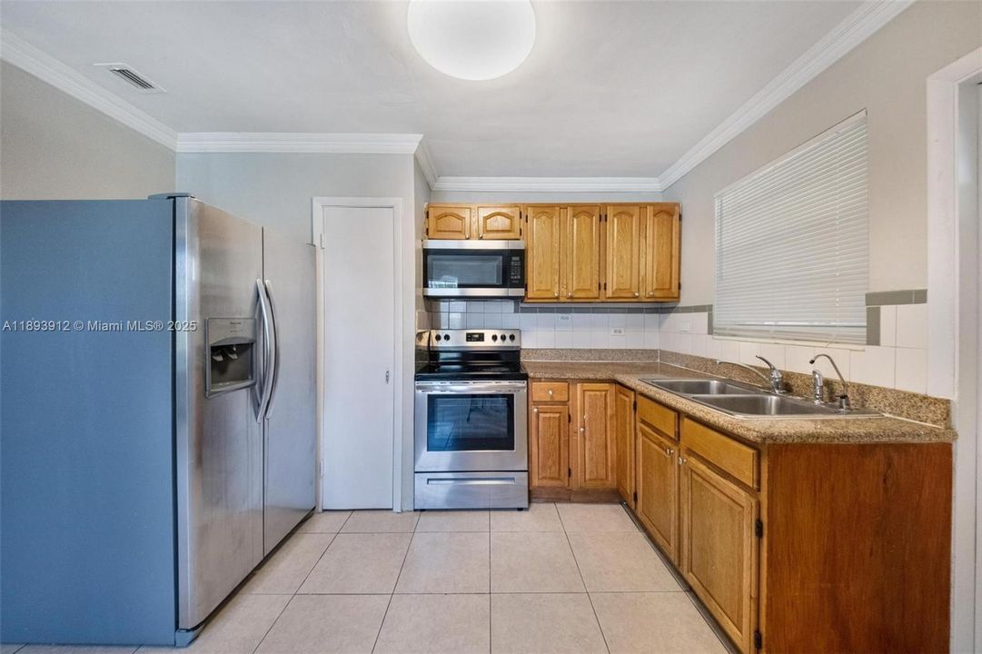 For Sale: $444,000 (3 beds, 2 baths, 1468 Square Feet)