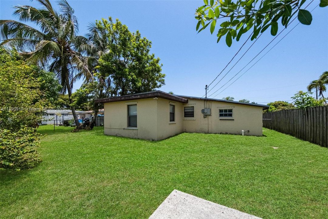 For Sale: $444,000 (3 beds, 2 baths, 1468 Square Feet)