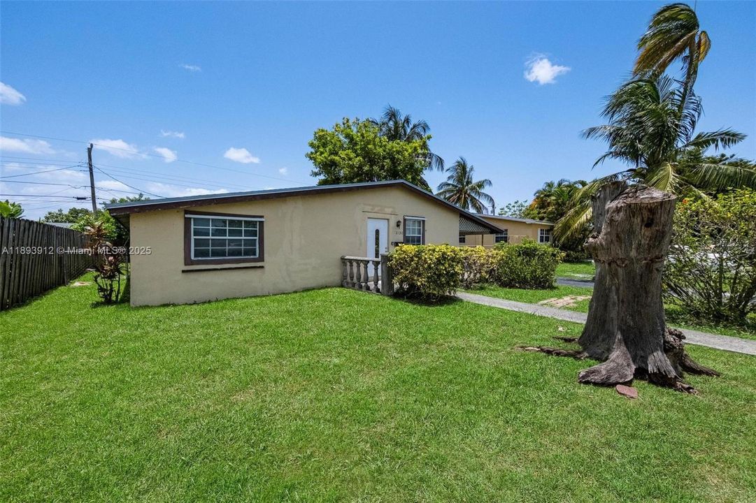 For Sale: $444,000 (3 beds, 2 baths, 1468 Square Feet)