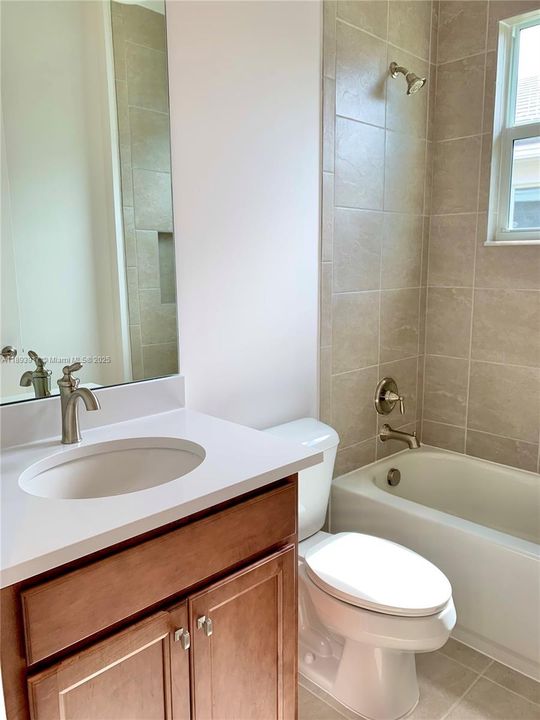 En Renta: $2,900 (3 camas, 2 baños, 1599 Pies cuadrados)