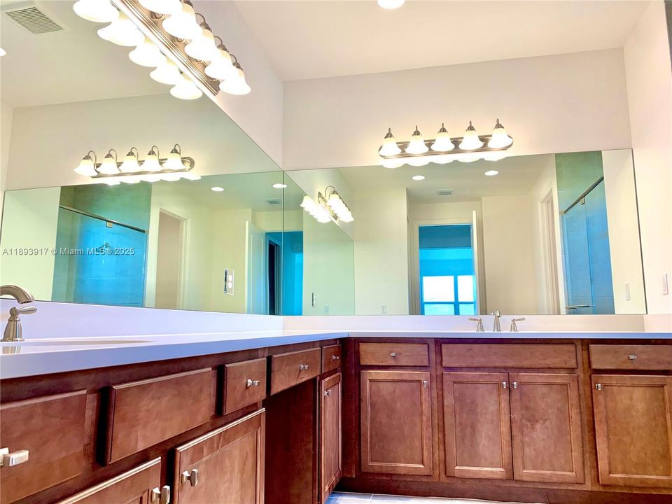 En Renta: $2,900 (3 camas, 2 baños, 1599 Pies cuadrados)