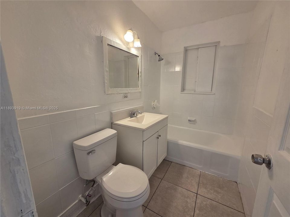 Active With Contract: $279,000 (2 beds, 1 baths, 675 Square Feet)