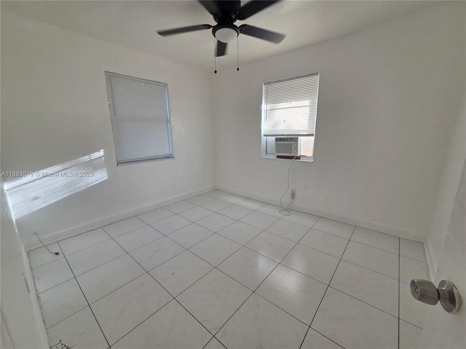 Active With Contract: $279,000 (2 beds, 1 baths, 675 Square Feet)