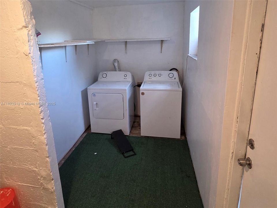 Active With Contract: $279,000 (2 beds, 1 baths, 675 Square Feet)