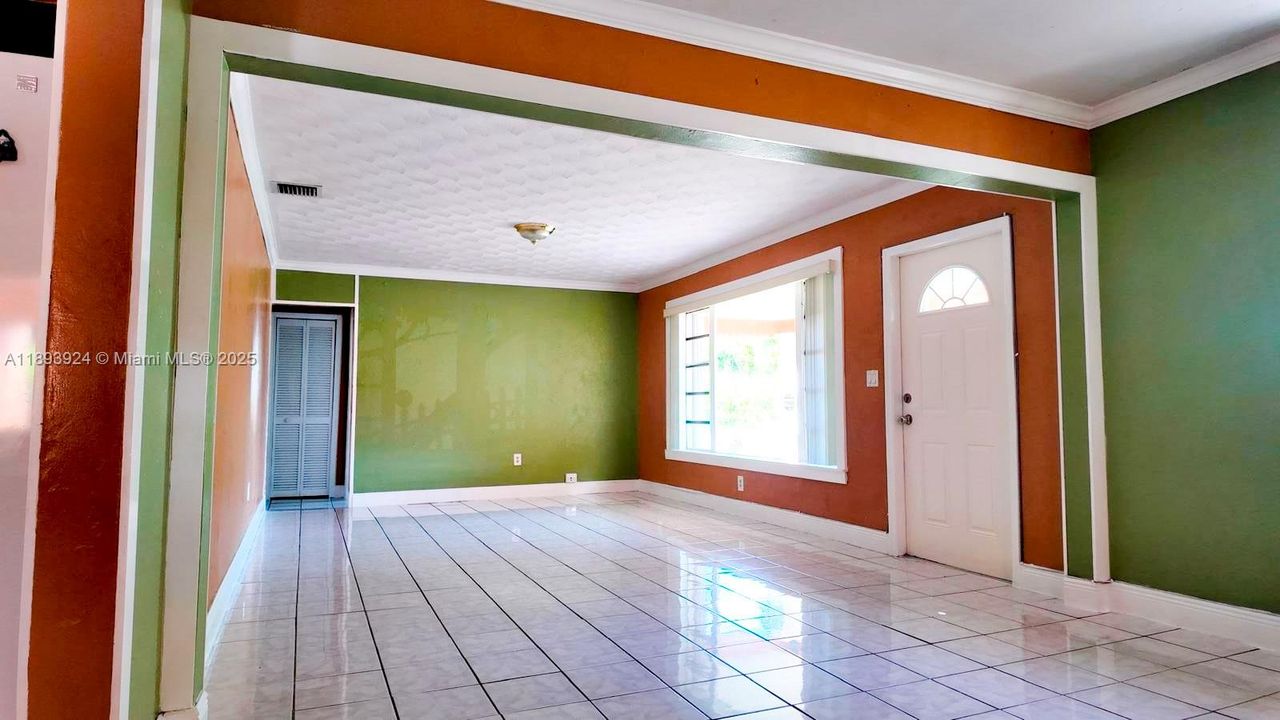 В аренду: $3,300 (3 спален, 2 ванн, 1810 Квадратных фут)