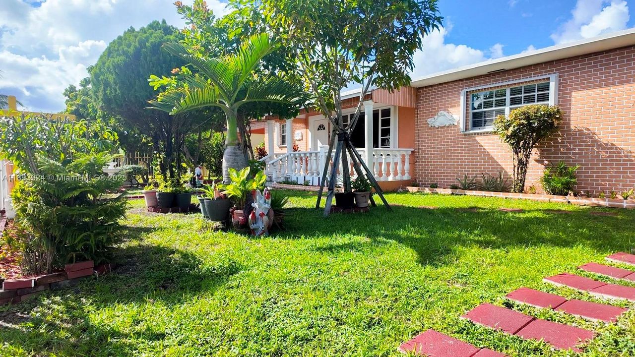 В аренду: $3,300 (3 спален, 2 ванн, 1810 Квадратных фут)