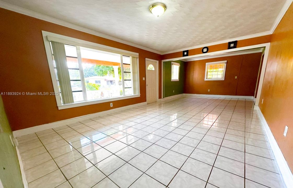 В аренду: $3,300 (3 спален, 2 ванн, 1810 Квадратных фут)