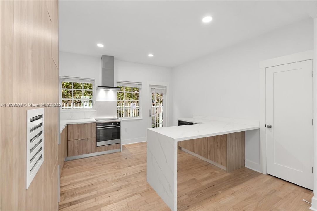 Недавно арендовано: $2,750 (1 спален, 1 ванн, 686 Квадратных фут)