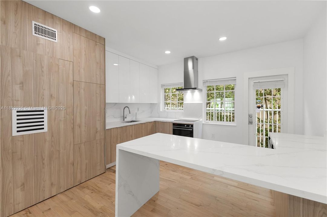 Недавно арендовано: $2,750 (1 спален, 1 ванн, 686 Квадратных фут)