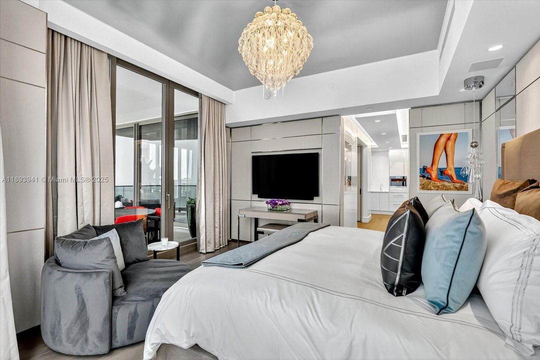 Vendido Recientemente: $10,600,000 (4 camas, 7 baños, 3803 Pies cuadrados)