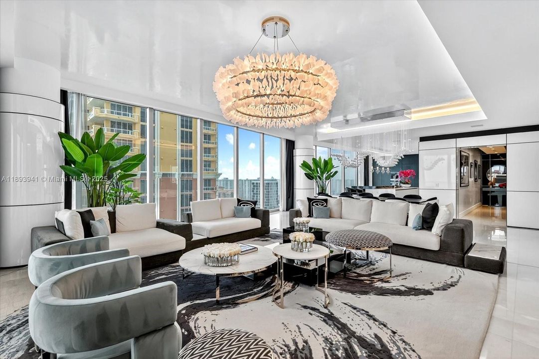 Vendido Recientemente: $10,600,000 (4 camas, 7 baños, 3803 Pies cuadrados)