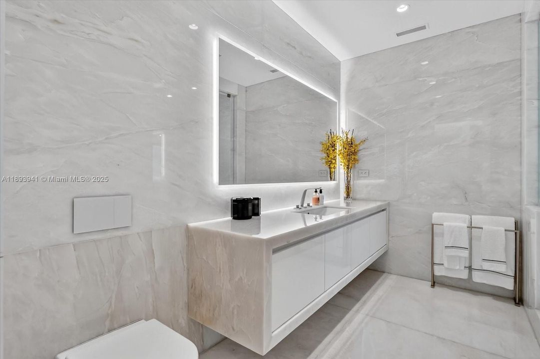 Vendido Recientemente: $10,600,000 (4 camas, 7 baños, 3803 Pies cuadrados)