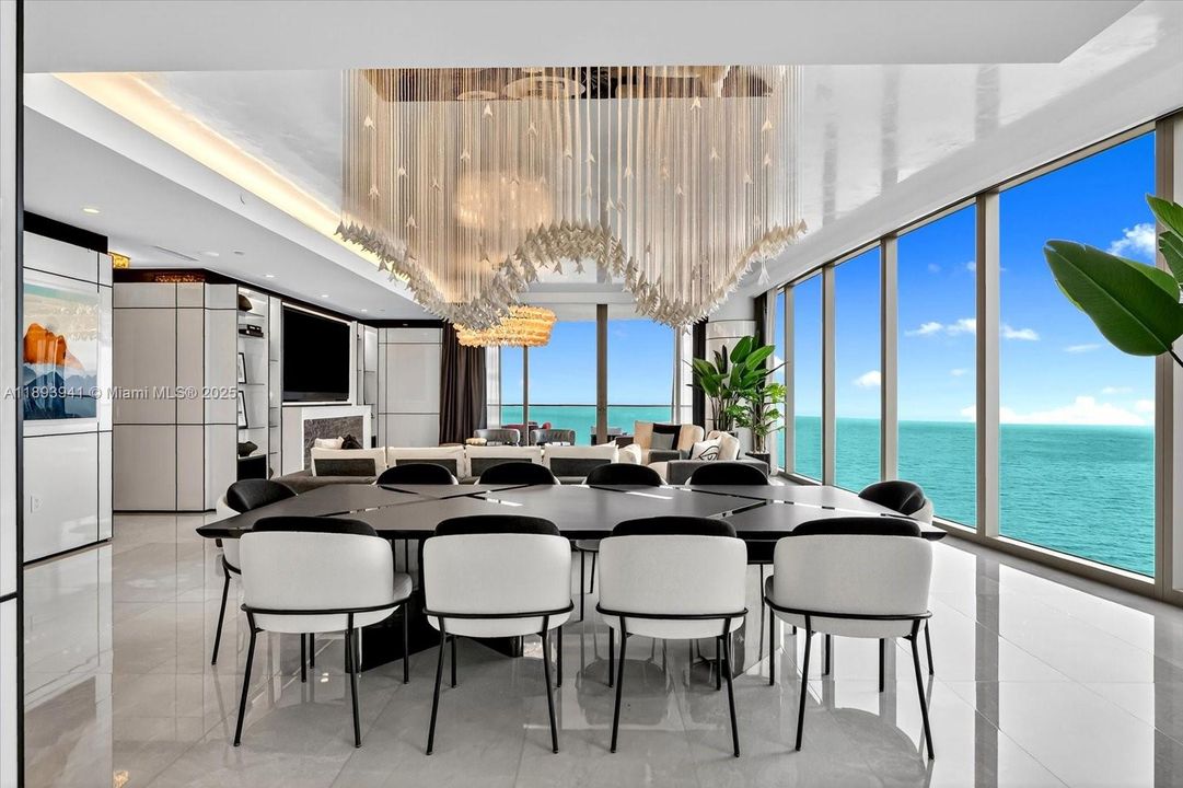 Vendido Recientemente: $10,600,000 (4 camas, 7 baños, 3803 Pies cuadrados)