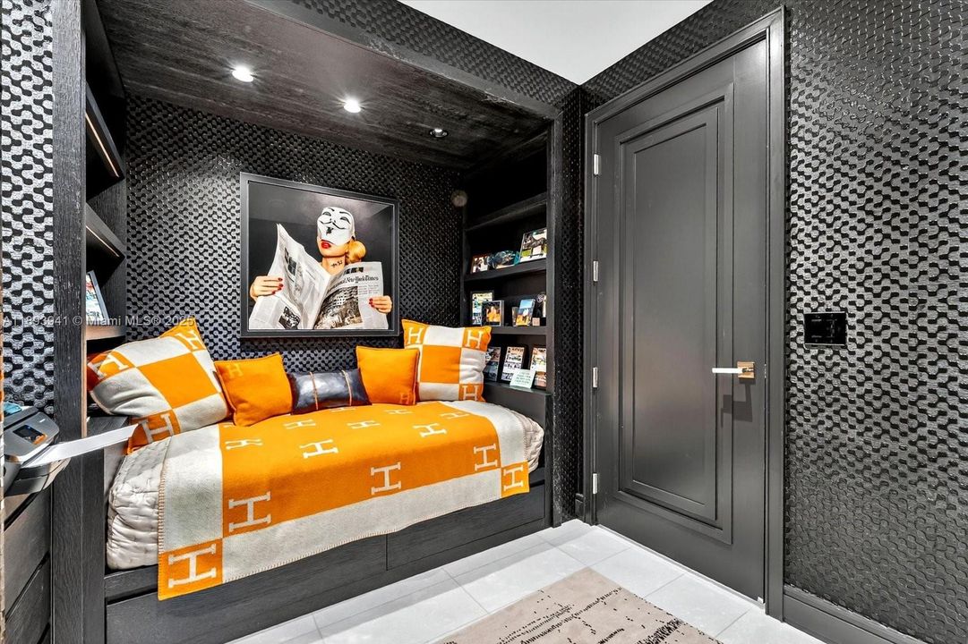 Vendido Recientemente: $10,600,000 (4 camas, 7 baños, 3803 Pies cuadrados)