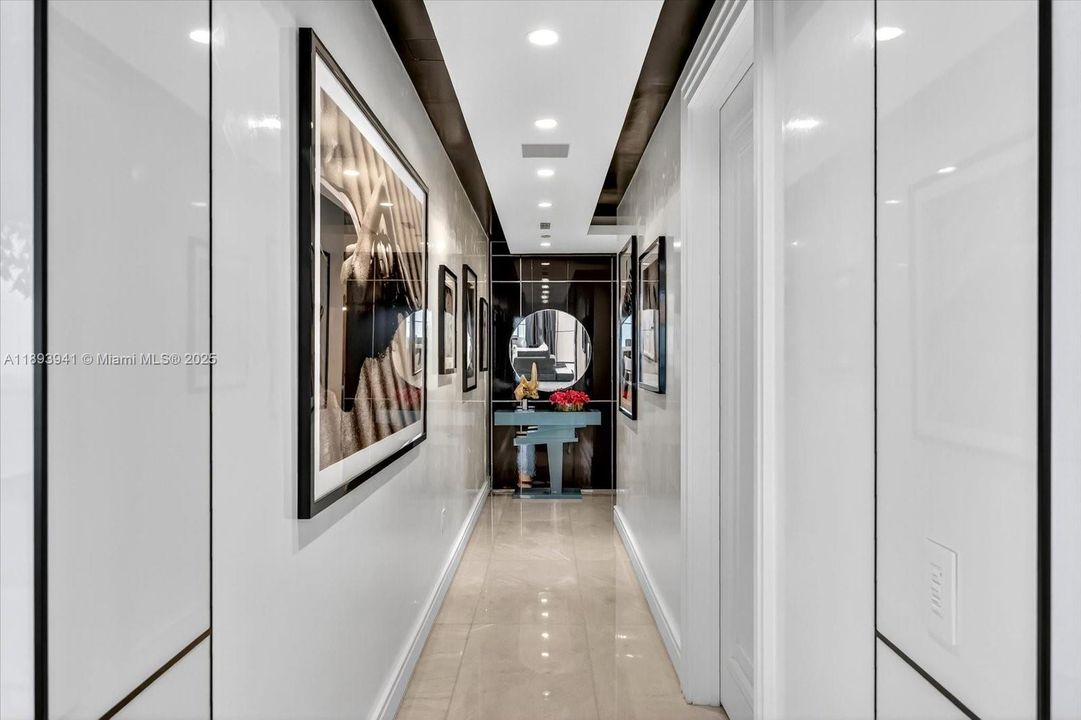 Vendido Recientemente: $10,600,000 (4 camas, 7 baños, 3803 Pies cuadrados)